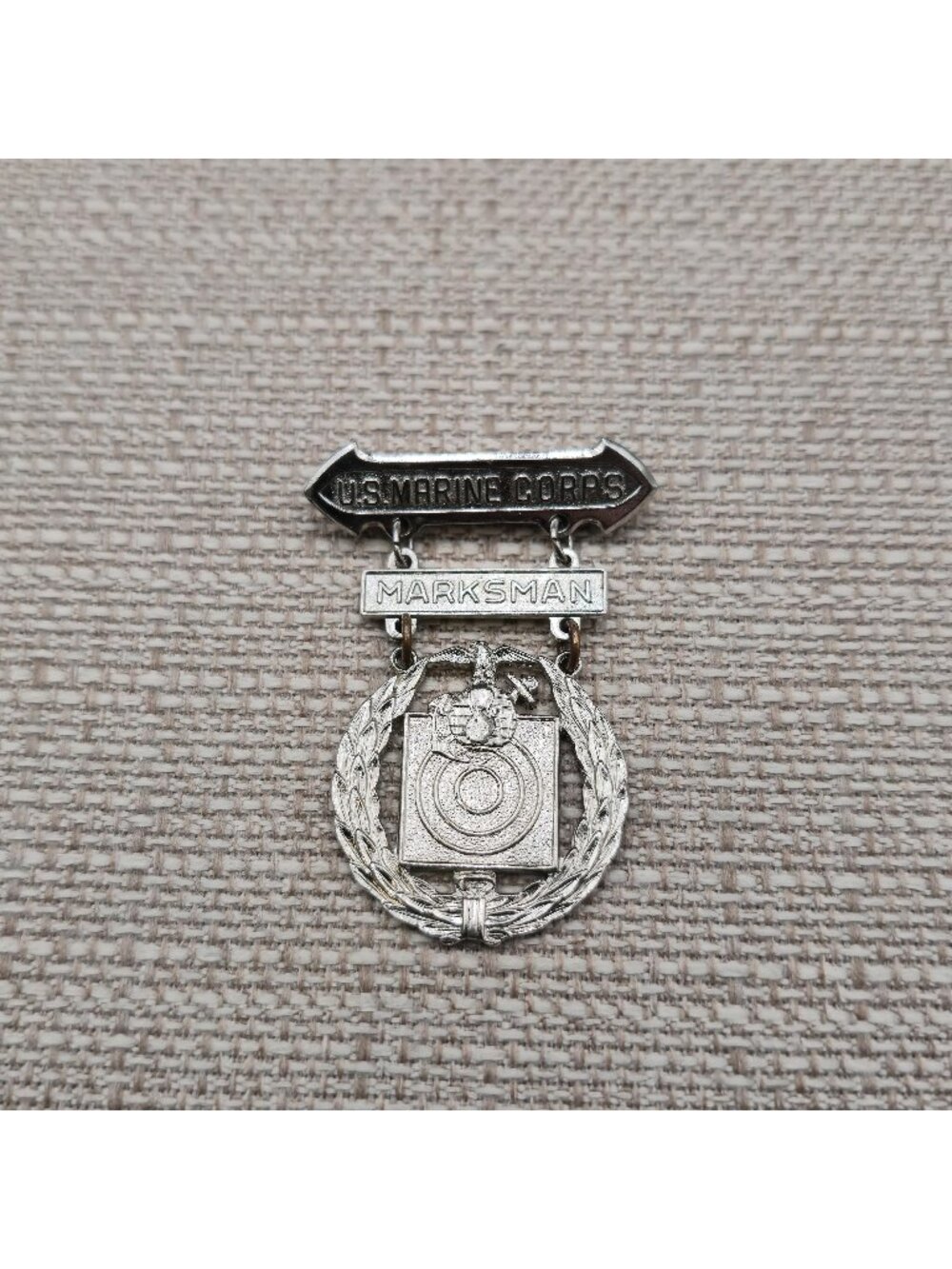 Vintage US Marine Corps USMC Marksman Qualification Rifle Badge Pin A8868